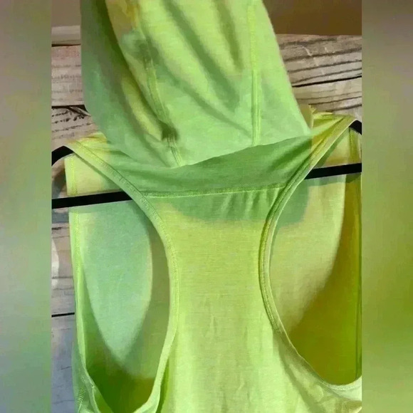 The North Face sleeveless hooded tank top - Picture 5 of 7